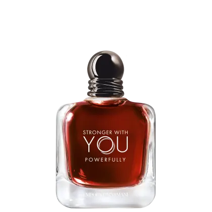 Frasco  e caixa do perfume com formato esférico e tampa prateada. O líquido vermelho exibe o texto "STRONGER WITH YOU POWERFULLY" em letras brancas. O produto é apresentado em fundo preto, destacando sua aparência elegante e sofisticada.