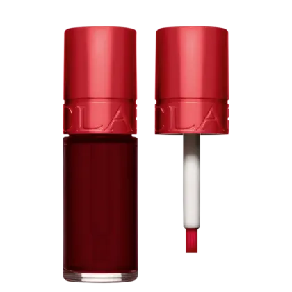A imagem mostra o batom líquido Clarins Water Lip Stain. O produto possui uma tampa e um aplicador para facilitar a aplicação.