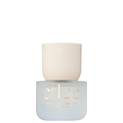 Frasco de perfume Etleé com o nome da marca e a fragrância "Apple & Cherry" em letras douradas.
