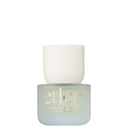 Frasco de perfume Etleé The Pistachio, com embalagem em tons de verde claro e branco, contendo um líquido transparente. Apresenta o nome da marca e do perfume em letras douradas