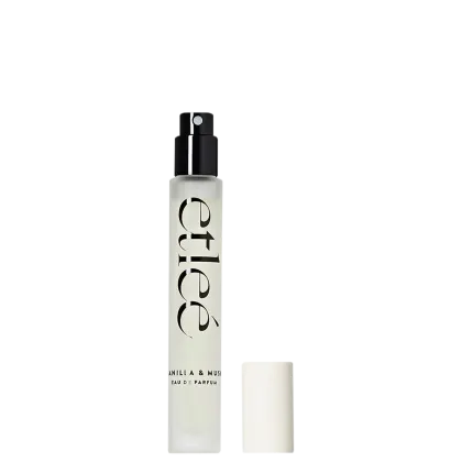 Frasco de perfume Etleé com design minimalista em preto e branco. Rótulo com nome da marca e aroma "Vanilla & Musk" em fonte elegante. Embalagem compacta com bico pulverizador.