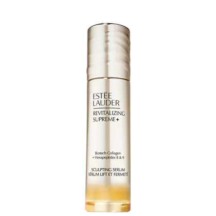 Frasco cilíndrico dourado da linha Revitalizing Supreme+ da Estée Lauder, contendo um sérum de colágeno e hexapeptídeos para esculpir e firmar a pele.