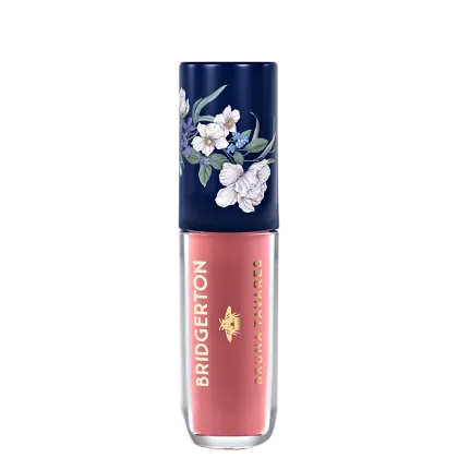 Blush líquido multifuncional de Bruna Tavares BT x Bridgerton com acabamento natural, indicado para aplicação multifuncional no rosto e nos olhos.