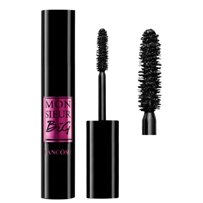 Frasco de rímel preto da marca Lancôme, com rótulo rosa destacando o nome "Monsieur Big". O aplicador do rímel possui cerdas volumosas e aveludadas, projetado para proporcionar cílios intensos e definidos.