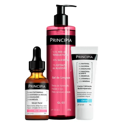 Produtos de beleza da marca Principia, incluindo um frasco de sérum facial, um frasco de gel de limpeza e um pote de creme multireparador, em embalagens com cores predominantes de rosa e branco.