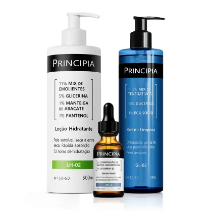 Três frascos de produtos Principia: um frasco branco com bomba doseadora contendo "Loção Hidratante" e um frasco azul com bomba doseadora contendo "Gel de Limpeza" e um sérum facial em vidro âmbar.