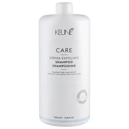 Frasco branco de 1000 ml da linha Care da Keune, com rótulo destacando o "Derma Exfoliate Shampoo" para cabelos e couro cabeludo anti-caspa.