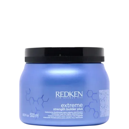 Frasco de tratamento capilar Redken Extreme Strength Builder Plus, com 500 ml de capacidade, em embalagem de plástico azul e preto, com rótulo destacando o nome do produto e a marca Redken.
