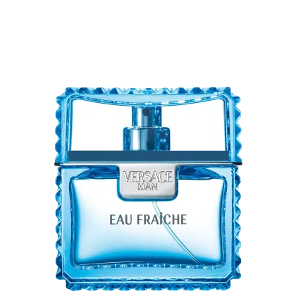A imagem mostra uma frasco de perfume masculino da Versace. O frasco tem forma retangular e bordas onduladas em um tom de azul vibrante. O nome "Versace Man Eau Fraîche" está impresso em letras brancas sobre o frasco.