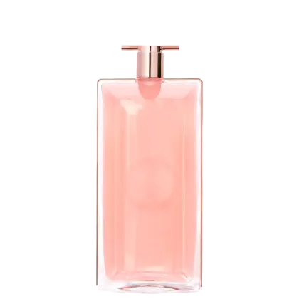 Frasco de perfume Idôle Lancôme de formato retangular, com tampa rosada e corpo transparente contendo um líquido de tonalidade rosa clara. O rótulo apresenta o nome da marca em destaque.
