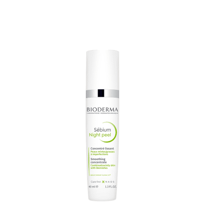 Frasco branco e prateado da linha Sébium da Bioderma, contendo um concentrado alisante para pele mista/oleosa com imperfeições, chamado "Night peel".