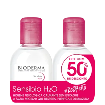 Dois frascos brancos de Bioderma Sensibio H2O, um produto de higiene fisiológica calmante sem enxágue, com tampas rosas e adesivo promocional de 50% de desconto.