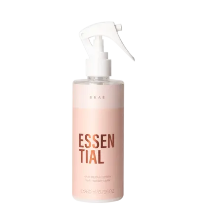 Frasco de spray branco e rosa com rótulo "ESSENTIAL" em letras grandes, contendo fluido reparador capilar da marca Braé.
