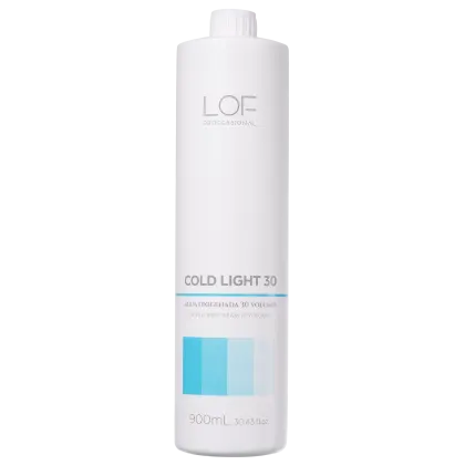 Frasco branco de produto profissional de beleza da marca LOF, com rótulo indicando "Cold Light 30" e informações sobre o conteúdo de 900 mL e 30 volumes de água oxigenada.