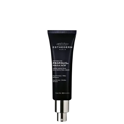 Tubo preto da marca Institut Esthederm Paris contendo o produto "Intensive Propolis+ Ferulic Acid", um creme perfeccionador de pele. O rótulo destaca os benefícios do produto, como redução de imperfeições, rugas e brilho.
