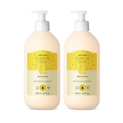 São dois frascos de loção hidratante desodorante com fragrância de banana. Os frascos são de plástico branco opaco com bombas dosadoras na parte superior. As embalagens têm rótulos amarelos com uma ilustração estilizada de banana.