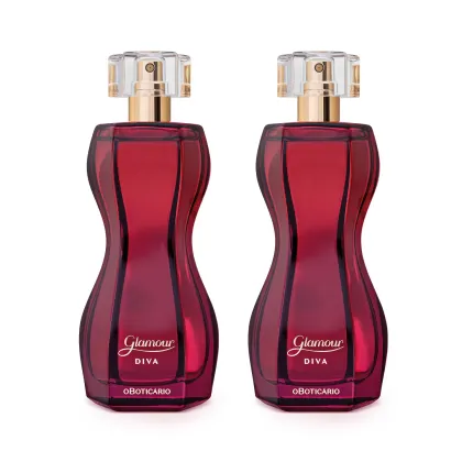 Imagem de dois frascos de desodorante colônia Glamour Diva, em embalagem de vidro na cor vinho com formato curvilíneo, borrifador dourado e tampa transparente. O rótulo é em letras douradas. Cada um deles tem 75ml.