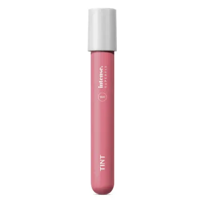 Caixa bege e marrom com letras nessas mesmas cores que traz um batom líquido Superfix Tint na cor Rosa 245 da marca Intense.