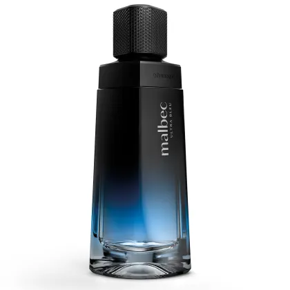 Imagem de um frasco do desodorante colônia Malbec Ultra Bleu com design moderno de forma geométrica e um acabamento preto fosco. A parte inferior apresenta uma degradê do preto ao azul, criando um efeito visual interessante e sofisticado.