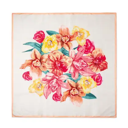 Lenço de tecido quadrado branco com bordas finas pintadas na cor rosa e estampa floral em tons de vermelho, rosa, amarelo e verde em fundo branco.