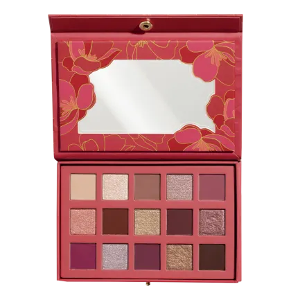 Paleta de sombras de olhos com 15 tons em embalagem vermelha com flores douradas, contendo espelho interno e rótulo com marca Niina Secrets.