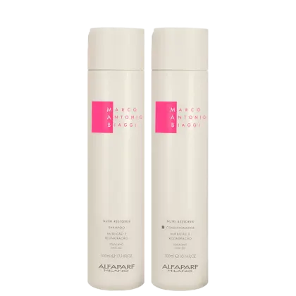 A imagem mostra o shampoo e condicionador Nutri Restore de 300ml cada, da marca MAB by Alfaparf Milano. Os frascos cilíndricos são na cor branca, com detalhes em rosa contendo o nome da marca e a indicação para nutrição e restauração.