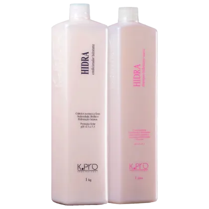 O produto apresentado na imagem são dois frascos de produtos de cuidados capilares da marca K.Pro. Os frascos são brancos e possuem rótulos indicando que se trata de uma linha de produtos para hidratação e tratamento dos cabelos.
