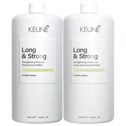 Dois frascos brancos da linha Long & Strong da Keune, contendo shampoo e condicionador fortalecedores com Centella Asiática. Os rótulos exibem o nome da marca e do produto em letras pretas.