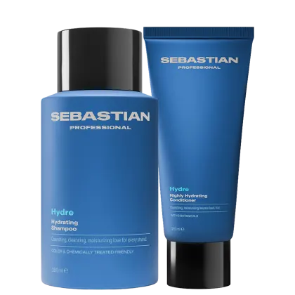 Dois produtos da marca Sebastian Professional: um frasco de shampoo hidratante azul e um tubo de condicionador hidratante azul, ambos com rótulos e embalagens em tons de azul.