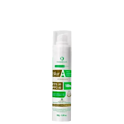 Frasco branco de protetor solar Cosmobeauty Blur A com FPS 80 e PPD 40, com informações sobre duração de 18 horas e controle de oleosidade na embalagem.