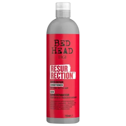 Frasco de condicionador da linha Bed Head da TIGI, com embalagem vermelha e branca, rotulado como "Resurrection Super Repair Conditioner" para cabelos fracos e quebradiços.