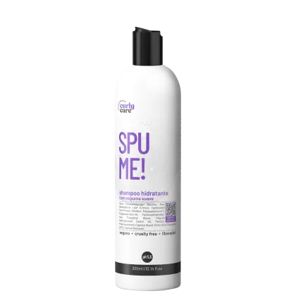 Shampoo hidratante com espuma suave da linha Curly Care. Embalagem plástica branca opaca com tampa preta. Rótulo com o nome do produto "SPUME!" em letras grandes na cor roxa.