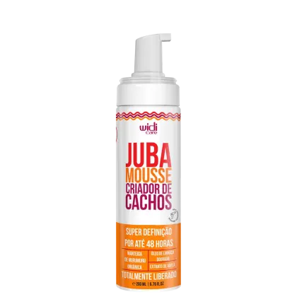 Embalagem plástica branca com bomba doseadora. Rótulo vermelho, laranja e roxo com texto em português descrevendo o produto como "Super Definição por até 48 horas" e listando ingredientes como manteiga de murumuru, óleo de linhaça dourada.