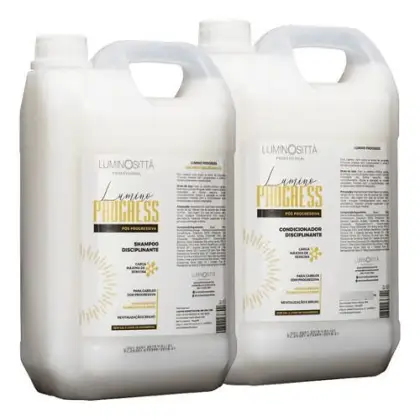 Kit dois galões de produtos Luminosittá, da linha progress. São galões brancos, com detalhes em dourado. Conta com um shampoo e um condicionador.