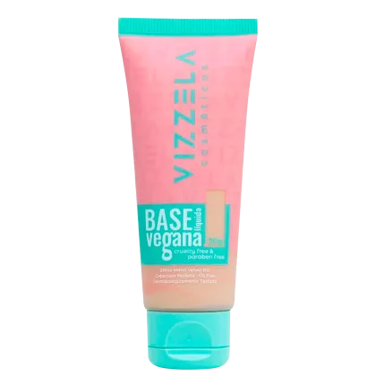 Tubo de base vegana de maquiagem da marca Vizzela, com embalagem rosa e verde, contendo informações sobre ser livre de crueldade e parabenos.