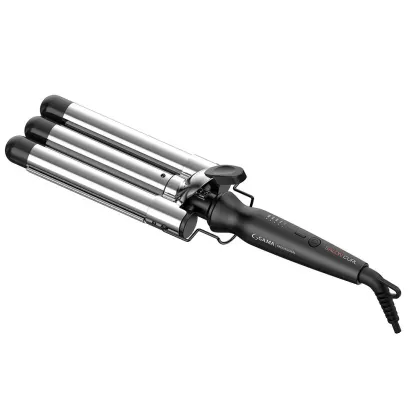 Modelador de cachos profissional da marca GA.MA Italy. O produto consiste em um cabo preto com três hastes cilíndricas de metal prateado de diferentes tamanhos. O cabo possui um mecanismo de presilha para prender as hastes quando não estão em uso.