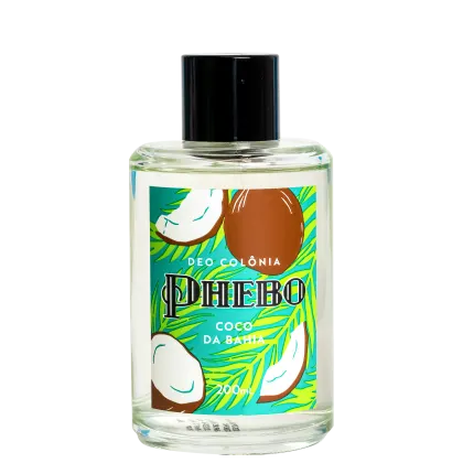 Deo colônia Phebo Coco da Bahia. Rótulo com fundo verde e detalhes em laranja, branco e amarelo. Ilustrações de coco e folhagens tropicais. Texto "Phebo" em letras grandes e "Coco da Bahia" em letras menores. Tampa preta na parte superior do frasco.
