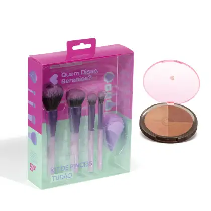 A imagem mostra produtos da marca Quem Disse, Berenice? com  Pó Compacto Facial Multiefeitos Bronze 18g + Kit de Pinceis Tudão com 4 pincéis e 1 esponja de maquiagem