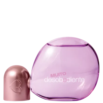 Frasco de vidro rosa em formato esférico com detalhe rosa metalizado e rótulo branco contendo Eau de Parafum Muito Desobediente Quem Disse, Berenice? com 100ml de fragrância.