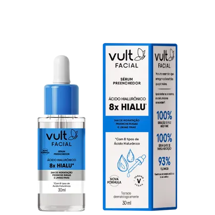 Uma caixa azul com detalhes brancos e logotipo da marca. Ao lado um frasco transparente com rótulo azul e tampa branca. O rótulo destaca "Sérum Preenchedor Ácido Hialurônico 8x Hialu",  24 horas de hidratação e preenchimento de rugas.