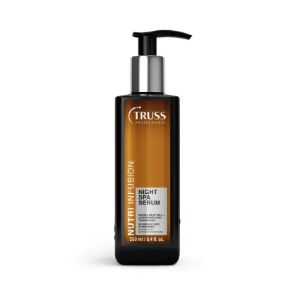 Frasco de vidro preto com bomba doseadora, contendo um sérum noturno da linha Nutriinfusion da marca Truss Professional. O rótulo apresenta o nome do produto "Night Spa Serum" em letras laranja.
