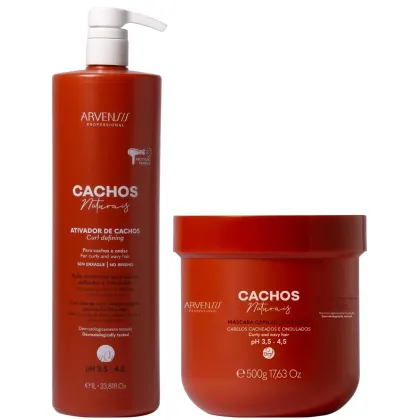 Produtos da linha Cachos Naturais da Arvensis Cosméticos Profissionais: frasco de ativador de cachos e pote de máscara para cabelos cacheados e ondulados, com embalagens em tom vermelho e branco.