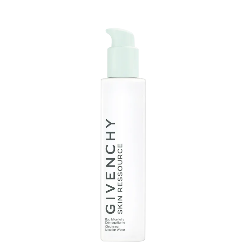 Frasco branco com bomba doseadora de cor clara, contendo produto de limpeza facial da marca Givenchy, com rótulo destacando "Eau Micellaire" e "Cleansing Micellar Water".
