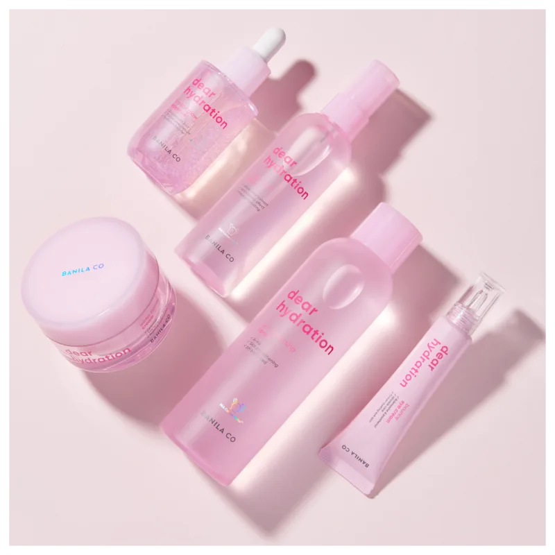 Dear Hydration, linha completa com 5 produtos em embalagens variadas na cor rosa.
