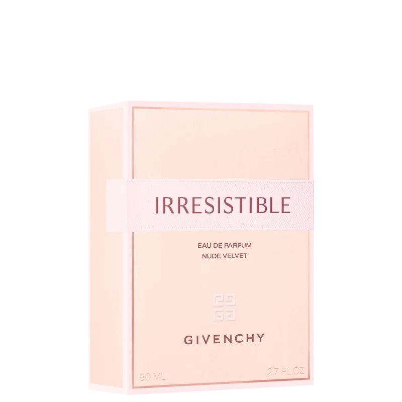Caixa de perfume Irresistible da Givenchy, com embalagem rosa clara e texto em tom vinho. O frasco de perfume Eau de Parfum Nude Velvet está contido dentro da caixa.
