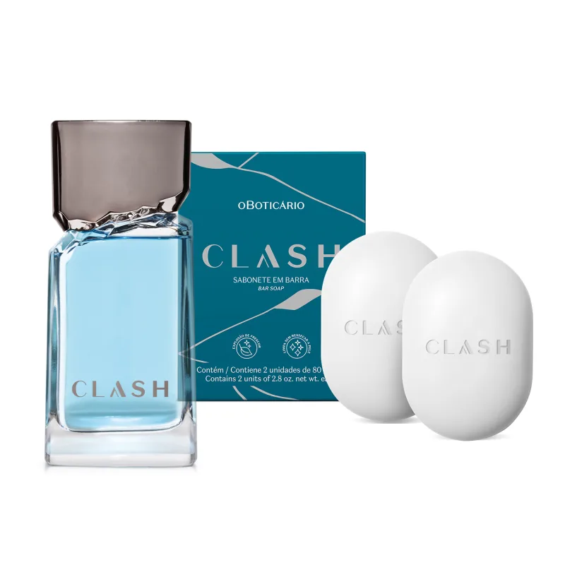 Combo de produtos de perfumaria da marca Clash, incluindo frasco de desodorante colônia transparente com líquido azul e tampa cinza e duas barras de sabonete ovais brancas e sua respectiva caixa, na cor azul escuro.