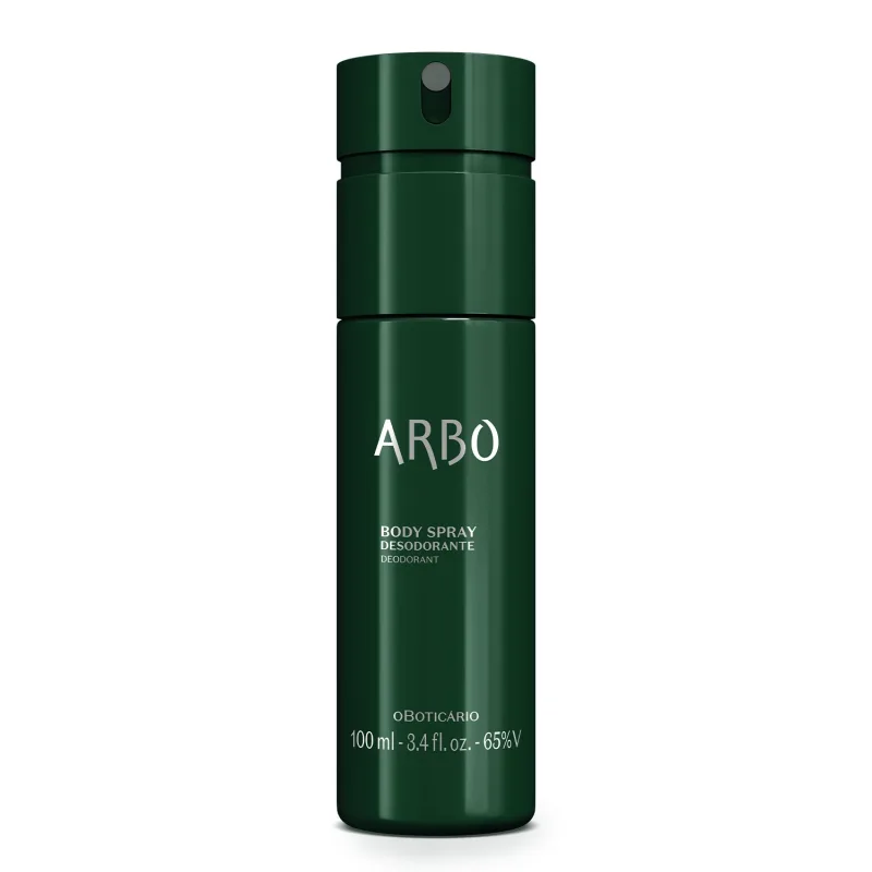 Imagem de um frasco verde escuro com rótulo de letras amarelas contendo 100 ml de body spray da marca Arbo.