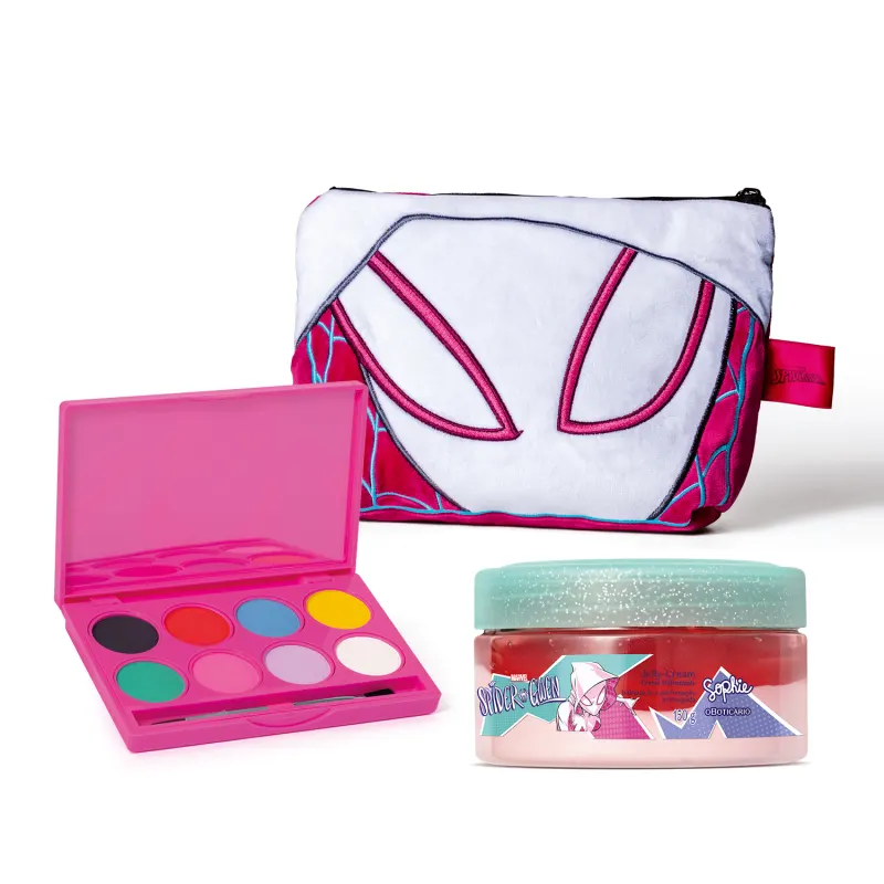 Kit da marca Sophie Marvel Spider-Gwen, incluindo pote de creme em embalagem nas cores vermelha, rosa e azul, nécessaire com detalhes em vermelho, azul e branco, simulando uma máscara do Spider Gwen e paleta de maquiagem colorida com embalagem rosa.