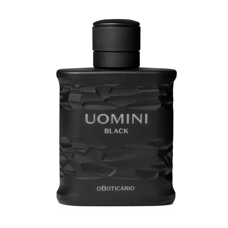 Frasco retangular preto com texturas onduladas, tampa preta e letras cinzas, contendo 100ml de desodorante colônia da marca Uomini Black.

