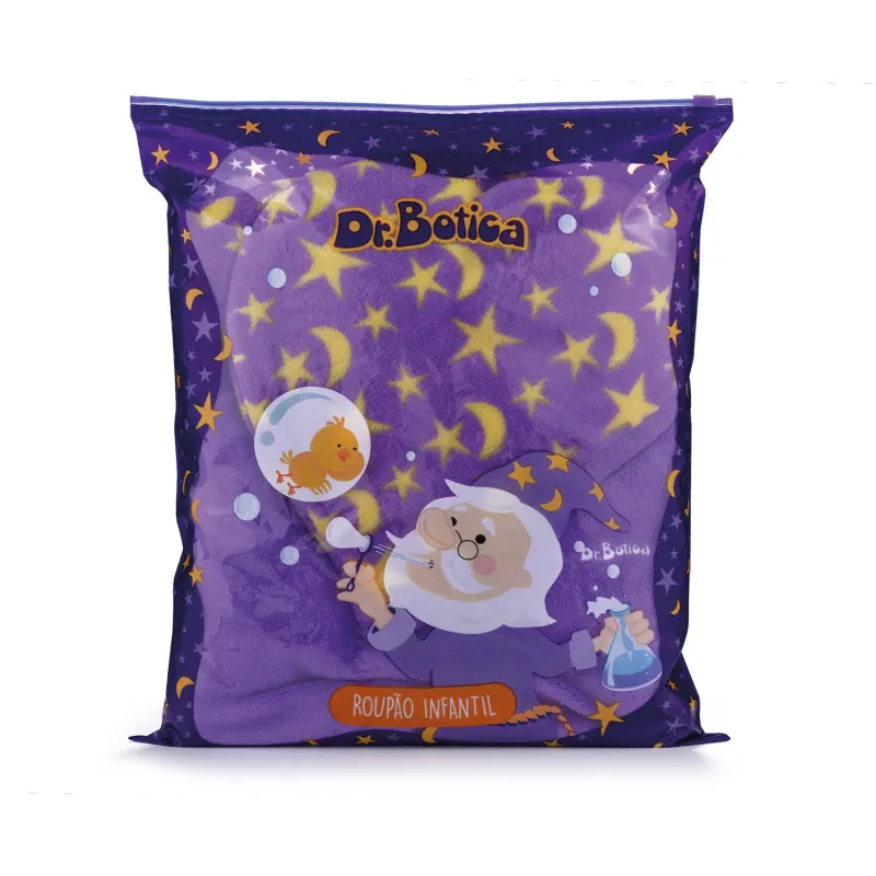 Embalagem roxa com estrelas e luas amarelas, contendo roupão infantil da marca Dr. Botica com ilustrações de personagens.